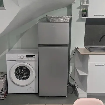 Daire Grace : Garden And Terrace House