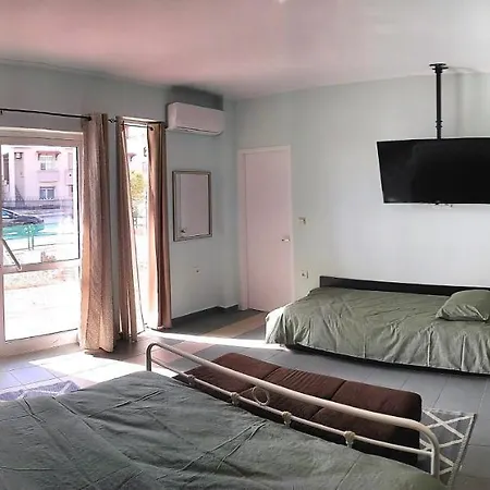Apartman Grace : Garden And Terrace House