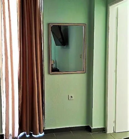 Apartman Grace : Garden And Terrace House
