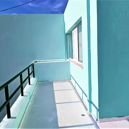 Daire Grace : Garden And Terrace House