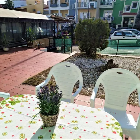 Grace : Garden And Terrace House Apartment