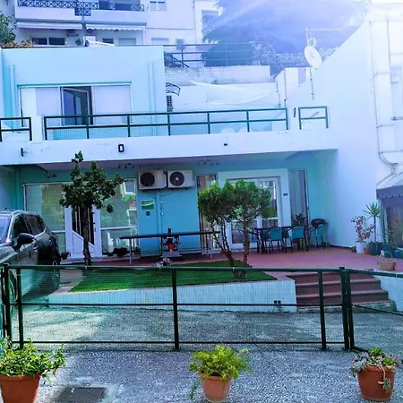 Grace : Garden And Terrace House Daire