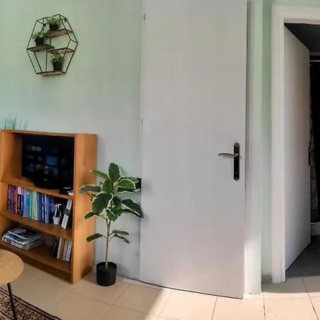 Grace : Garden And Terrace House Apartman