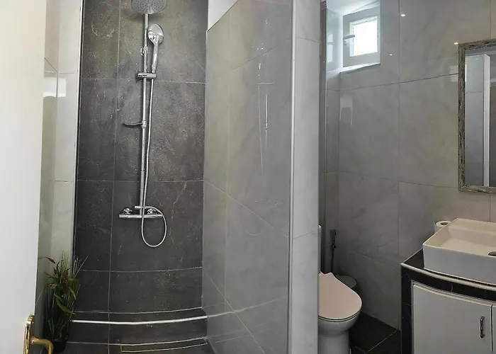 Grace : Garden And Terrace House *